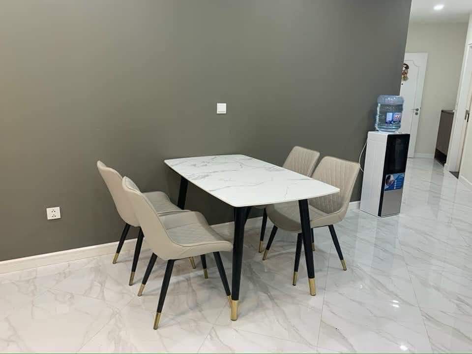 Bộ bàn ăn nhập khẩu mặt đá giá rẻ 2025