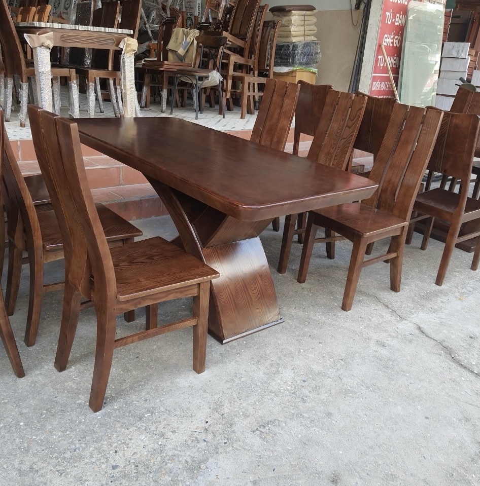Bàn ăn gỗ sồi màu sắc óc chó mẫu mới 2025